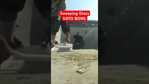 REMOVE BROKEN GLASS at Vato Bowl #poolskateboarding #poolskating #skateboarding #independenttrucks