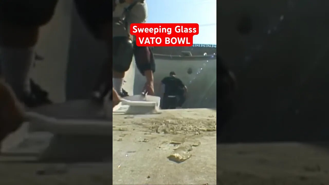 REMOVE BROKEN GLASS at Vato Bowl #poolskateboarding #poolskating #skateboarding #independenttrucks