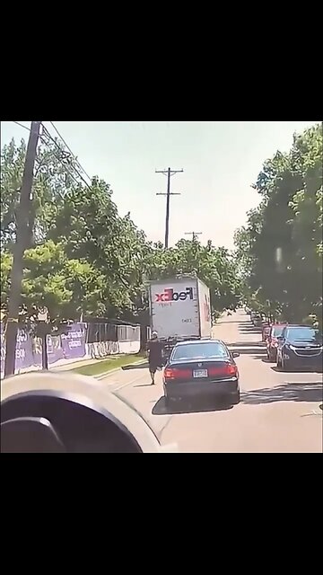 FED-EX DELIVERY TRUCK🚦🚏🚚📸ROLLS FREELY ON BUSY STREET💫
