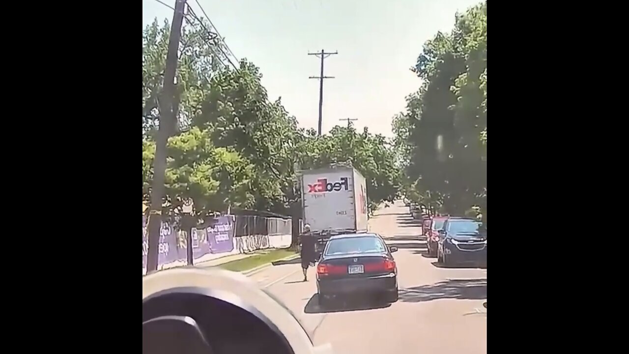 FED-EX DELIVERY TRUCK🚦🚏🚚📸ROLLS FREELY ON BUSY STREET💫