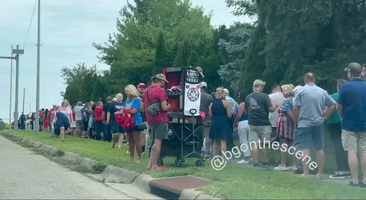 π΄πΊπΈ Large crowd out in Middletown, Ohio for a rally with JD Vance in his hometown today