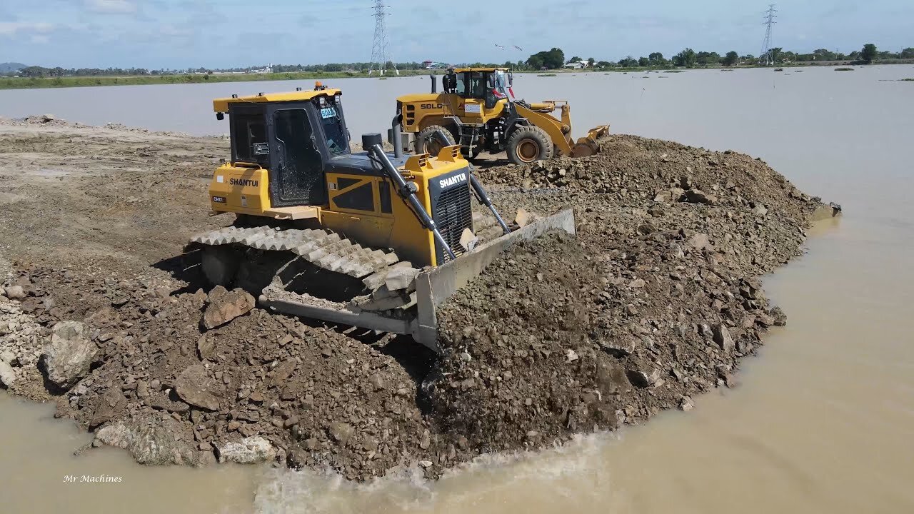 Cool and Amazing Construction mighty Machines Bulldozer.