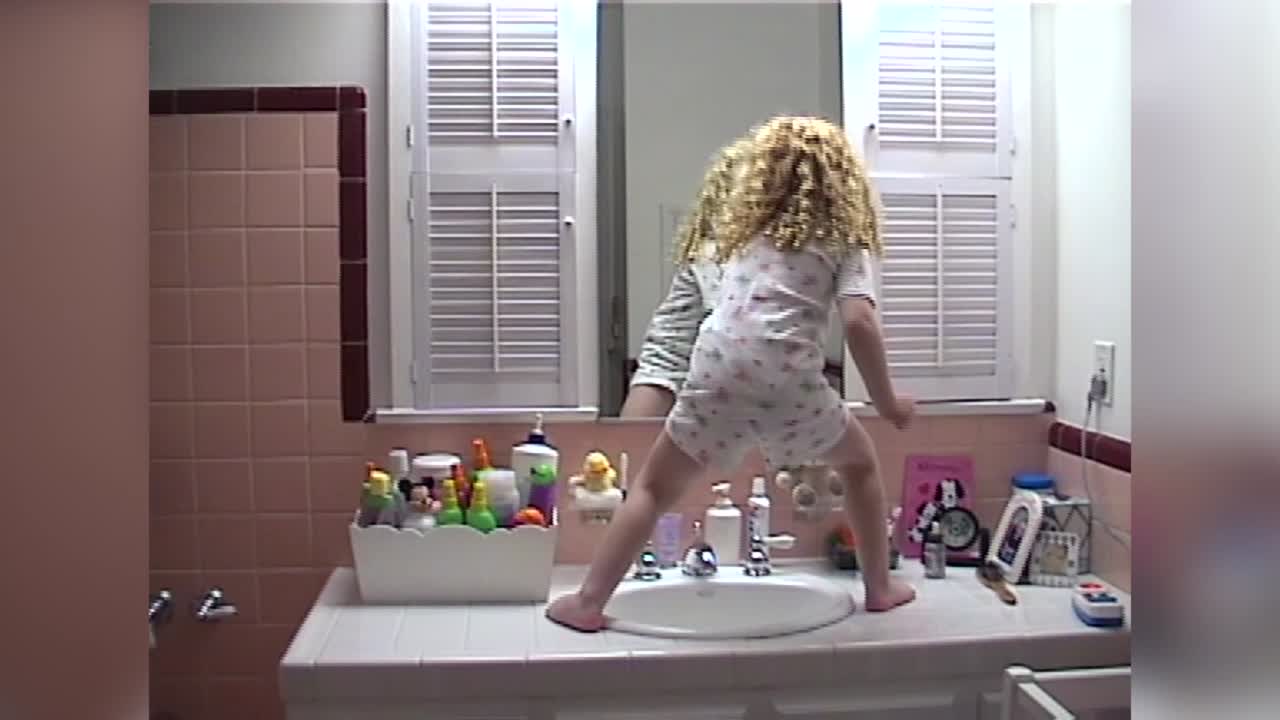 Tot Girl Is a Sink Dancing Star