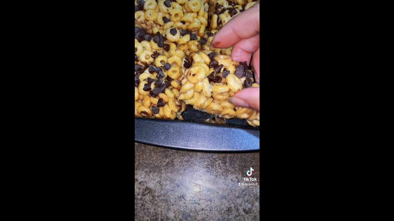 Cheerios / Marshmallow treat bars😋