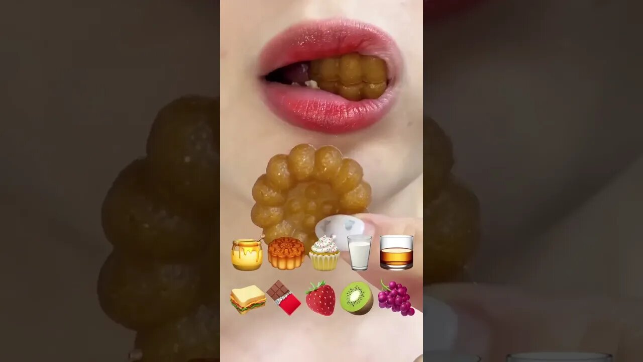 Asmr 😬🟡EMOJI #asmr #eatingsounds #viral