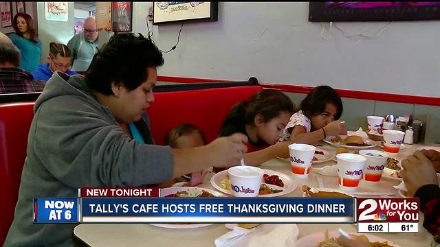 Tally's Cafe hosts free Thanksgiving dinner