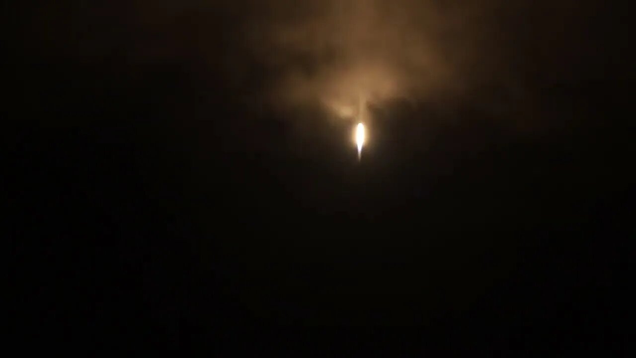 SpaceX Falcon 9 night time rocket launch. Cape Canaveral, Florida. (Apr/07/2023)