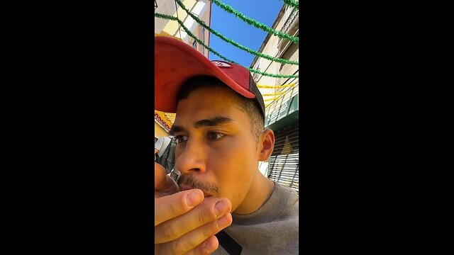 SNEAKO Tries Snail for the first Time!