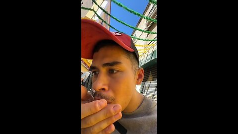 SNEAKO Tries Snail for the first Time!