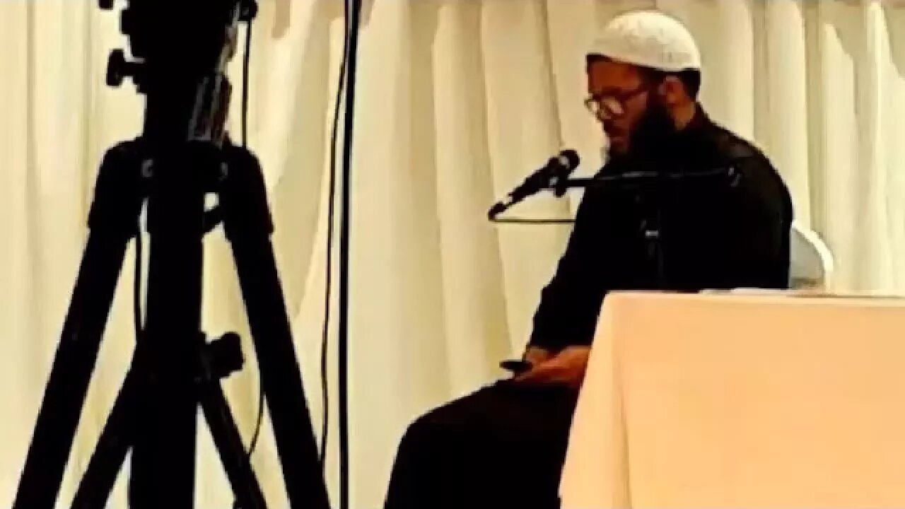 Mahbub Rahman reciting at the Eastern Pavilion Banqueting Hall Oldham 2017