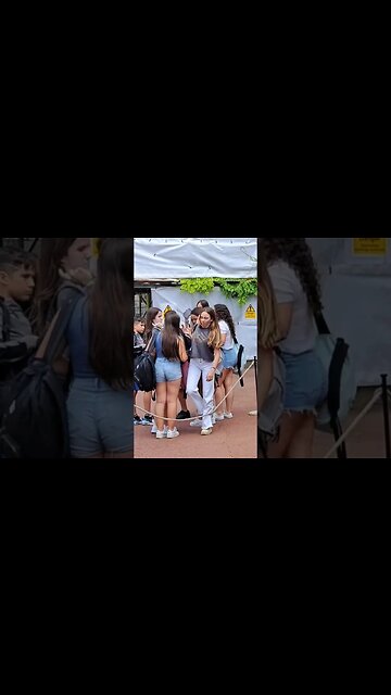 Piss taking tourist Windsor Castle #windsorcastle