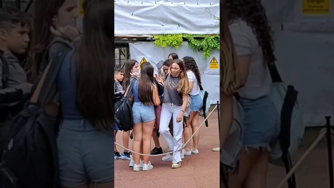 Piss taking tourist Windsor Castle #windsorcastle