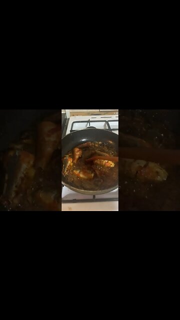 Cooking sardines with onion and garlic sote