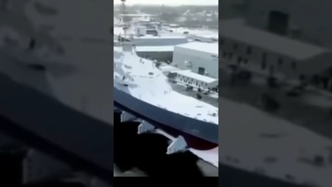 Спуск огромного корабля на воду выглядит следующим образом. Завораживает