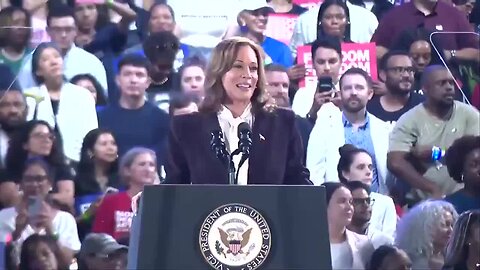 The Crowd Is Booing Kamala in Texas