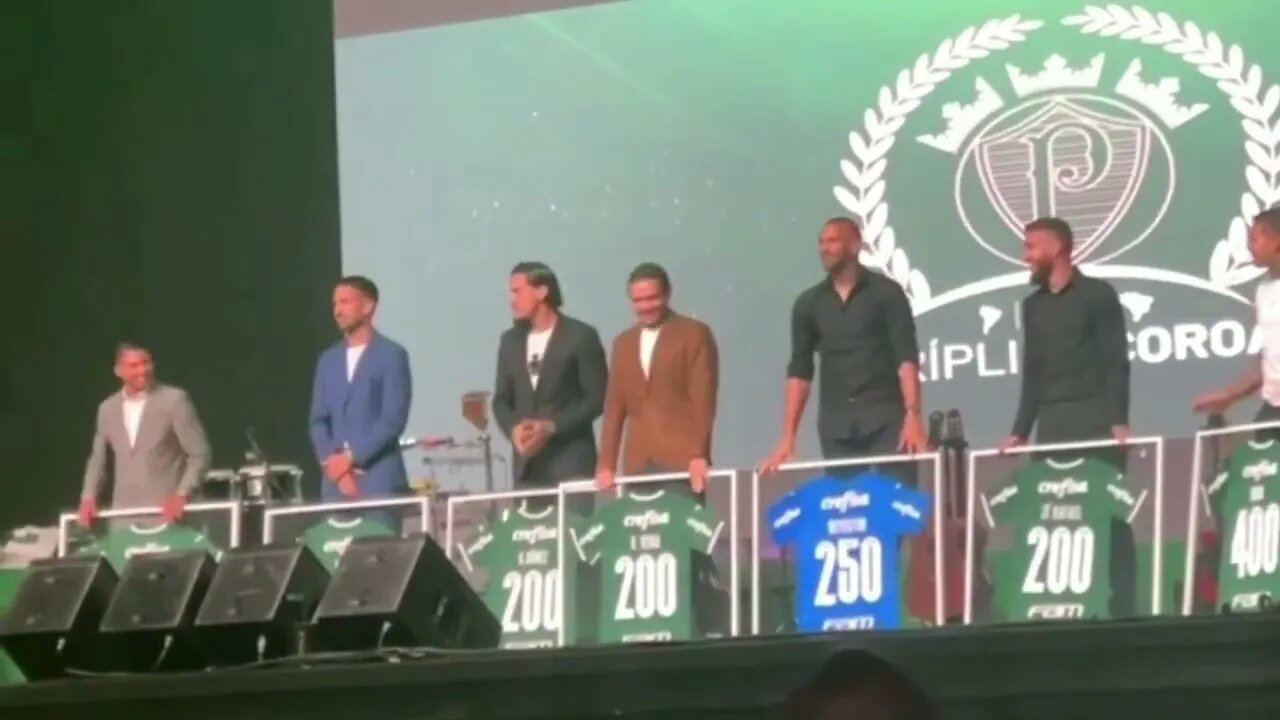 NOITE DE HOMENAGENS E PREMIAÇÕES NA FESTA DO HENDECA!