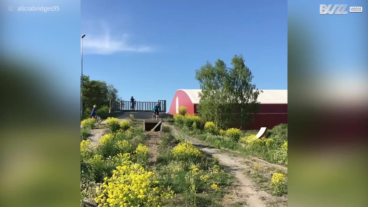 Salto mortale all'indietro con la bici finito male...