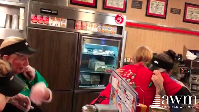 Church Congregation Brings Gift to Waitresses Working on Christmas Eve, Has Them Crying