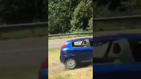 FIAT PUNTO GOES FLYING