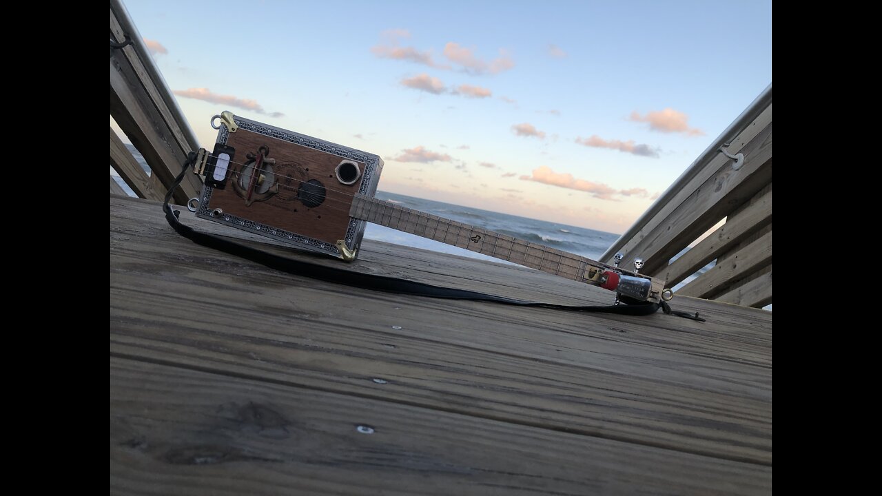 Cigar Box Guitar: Ocean-Train-BBQGAiN