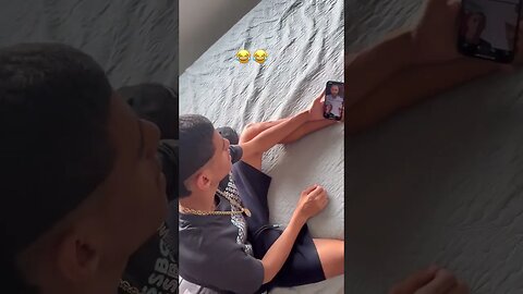 Karim Benzema tentando entender o que o Luva de Pedreiro diz