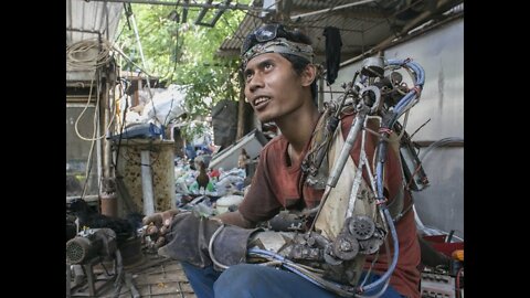 This Guy With No Arm Started Welding Scrap Metal Together The Final Result INCREDIBLE