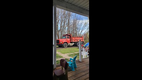 laying a crushed asphalt driveway