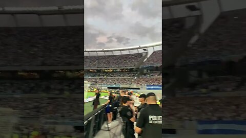 Hinchada de Argentina festejando en grande el primer partido tras ganar el Mundial Rusia 2022