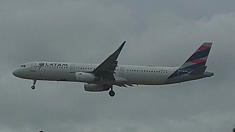 Airbus A321 PT-MXN coming from Brasília to Manaus