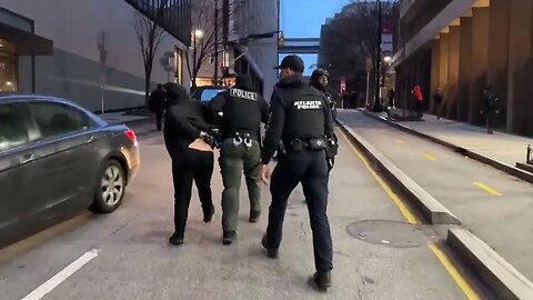 Atlanta Police make a number of arrests tonight and managed to film two #COPCITY protest