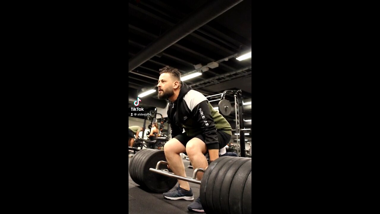 170kg deadlifting