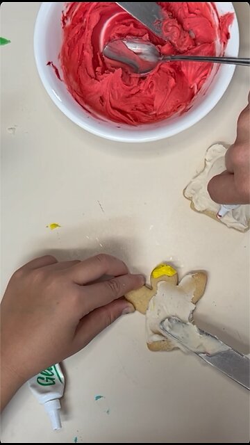 Christmas Sugar Cookies and Vanilla Buttercream Frosting