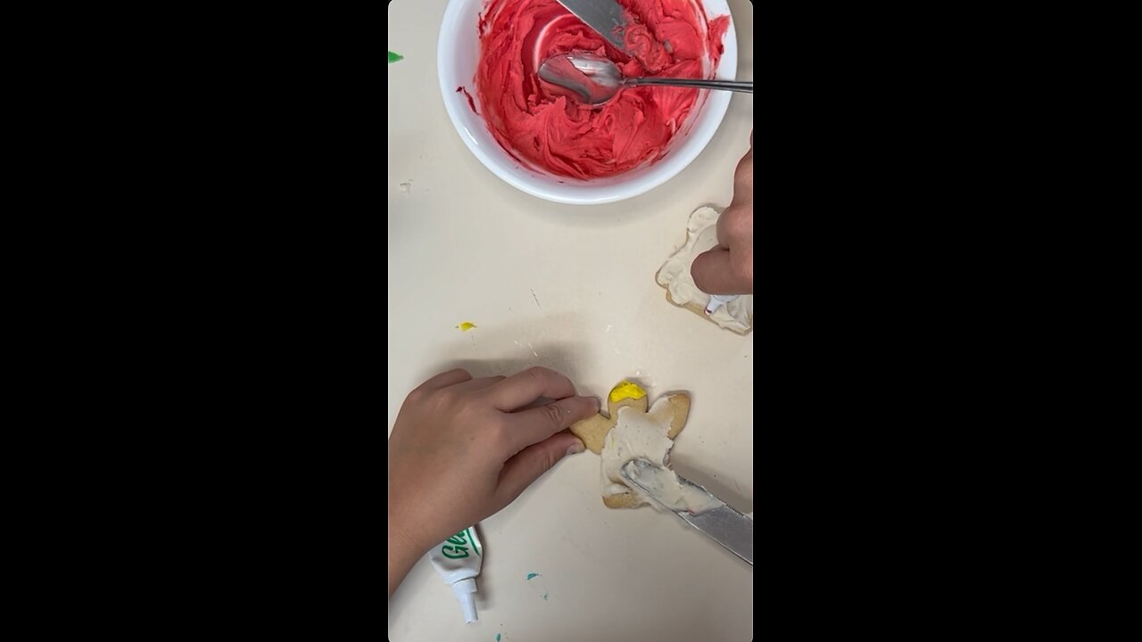 Christmas Sugar Cookies and Vanilla Buttercream Frosting