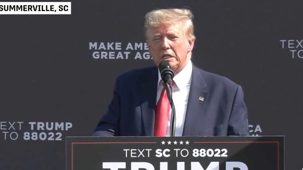 OMG: Trump descends into utter confusion ON STAGE