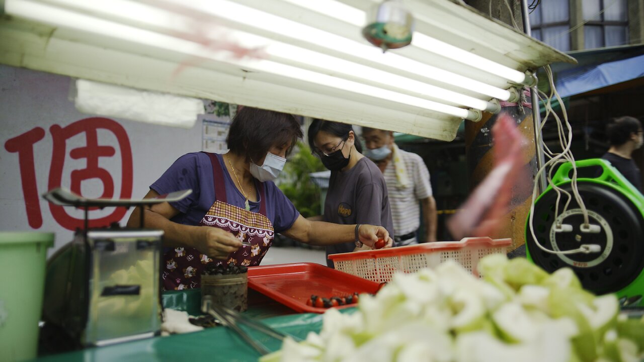 Spotlight: Sanhe Night Market Guava Fruit Stand - 聚焦: 三和夜市芭樂元水果攤 預覽