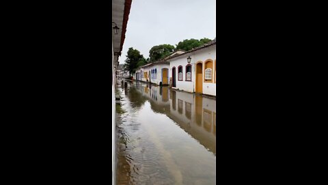 Maré cheia em PARATY