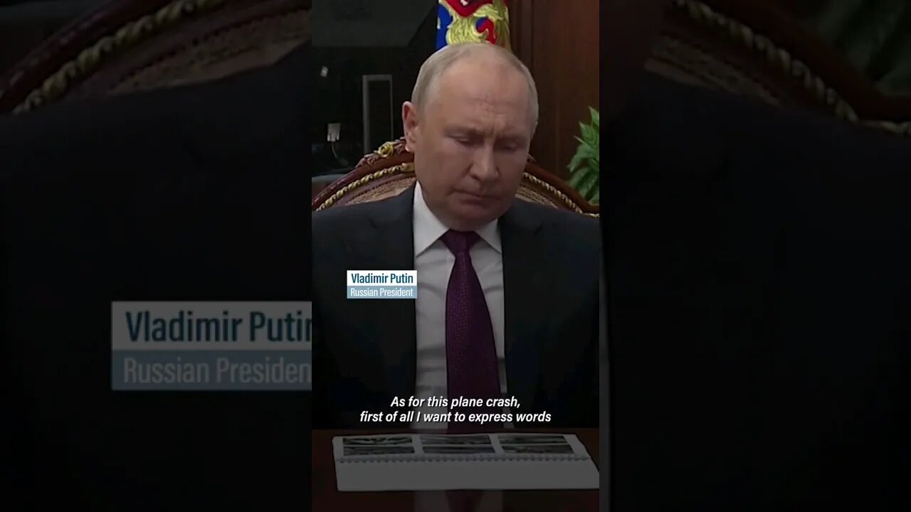 Putin pays respect to dead in plane crash