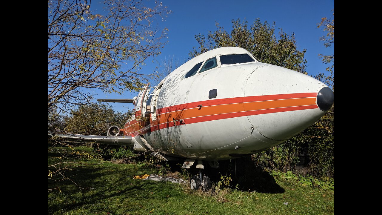 Exploring an Abandoned Airplane | Illinois November 2019