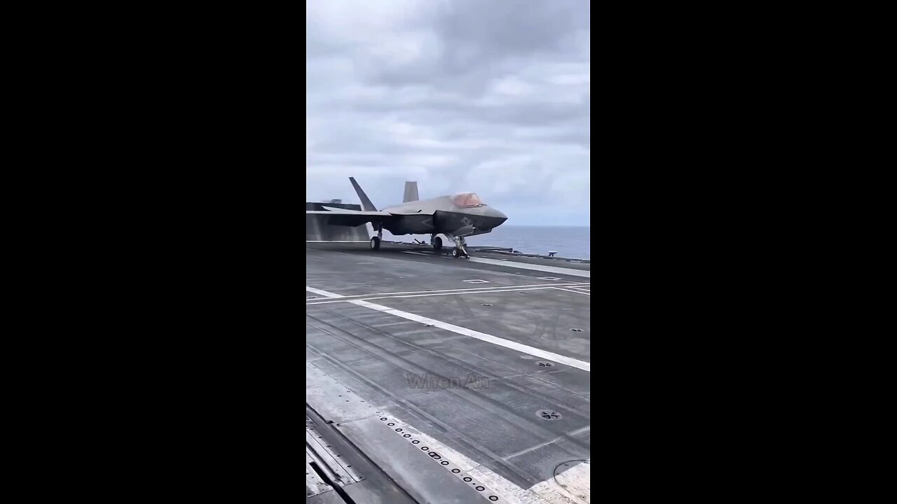 Nobody Knows This About Navy Fighter Jets 😨
