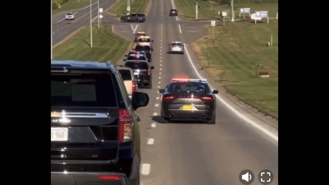 TRUMP❤️🇺🇸🥇MOTORCADE DRIVE THROUGH THE COUNTRY SIDE🇺🇸💙🚓🛻🚙🚐🚑🚔⭐️