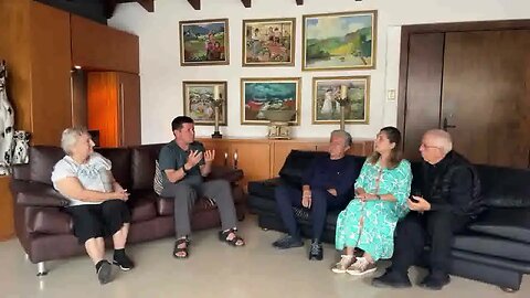 Interesante y didáctica charla del Padre Luis Toro con uno de sus maestros en el seminario.