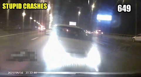 Stupid driving mistakes 649 (October 2021 English subtitles)