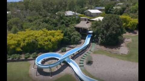 Cette immense villa en Australie dispose de son propre toboggan aquatique