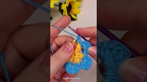 simple crochet flower #crochet #crocheting #shorts #crochetlove #crochetaddict