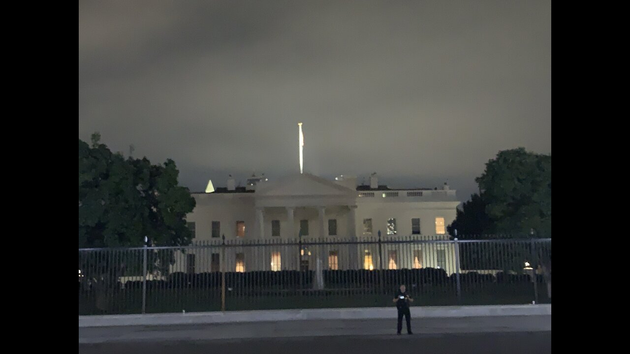Washington DC LIVE 1:21 AM EST Lights On Upstairs in White House Tonight WHY?