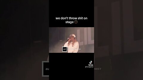 Lil Wayne puts whole Australia Crowd in check, after someone throw stuff at him. Epic🐐moment (2018)