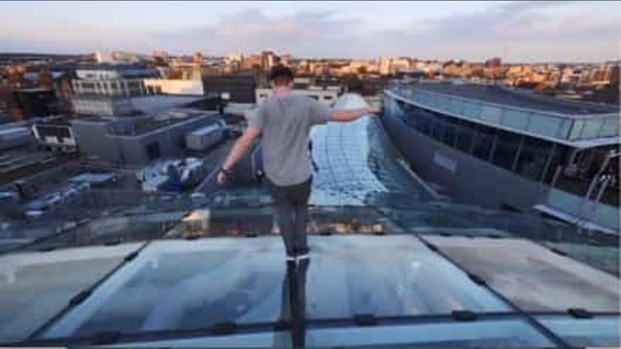 Young parkour runners scare clients at a shopping mall