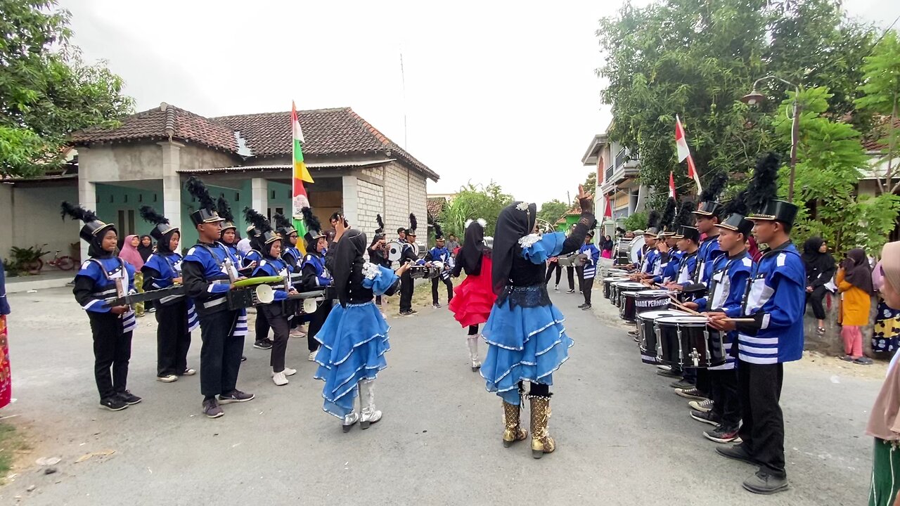 drumband lagu bojo loro cover gema nada permusa show in sugio lamongan