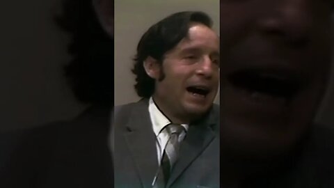 Sou tão importante que tenho 800 pessoas abaixo de mim.