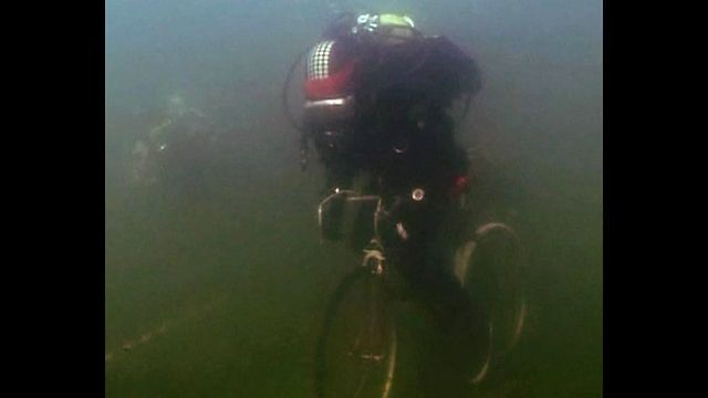 Underwater Cycling Race